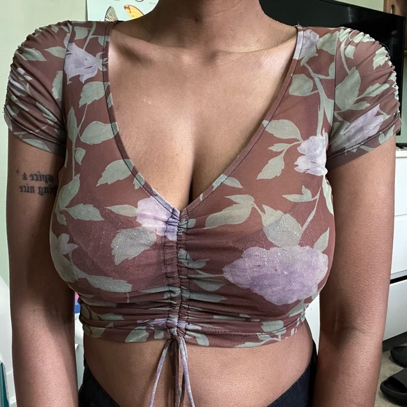 2 for $15 floral mesh scrunch crop top - Picture 2 of 6
